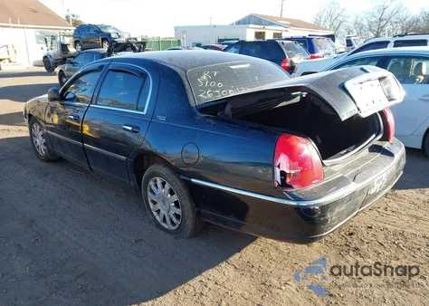 2006 Lincoln Town Car Signature Limited z USA, uszkodzony, nr VIN 1LNHM82V06Y614115